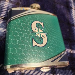 Seattle Mariners Cap & 6oz Hip Flask Bundle